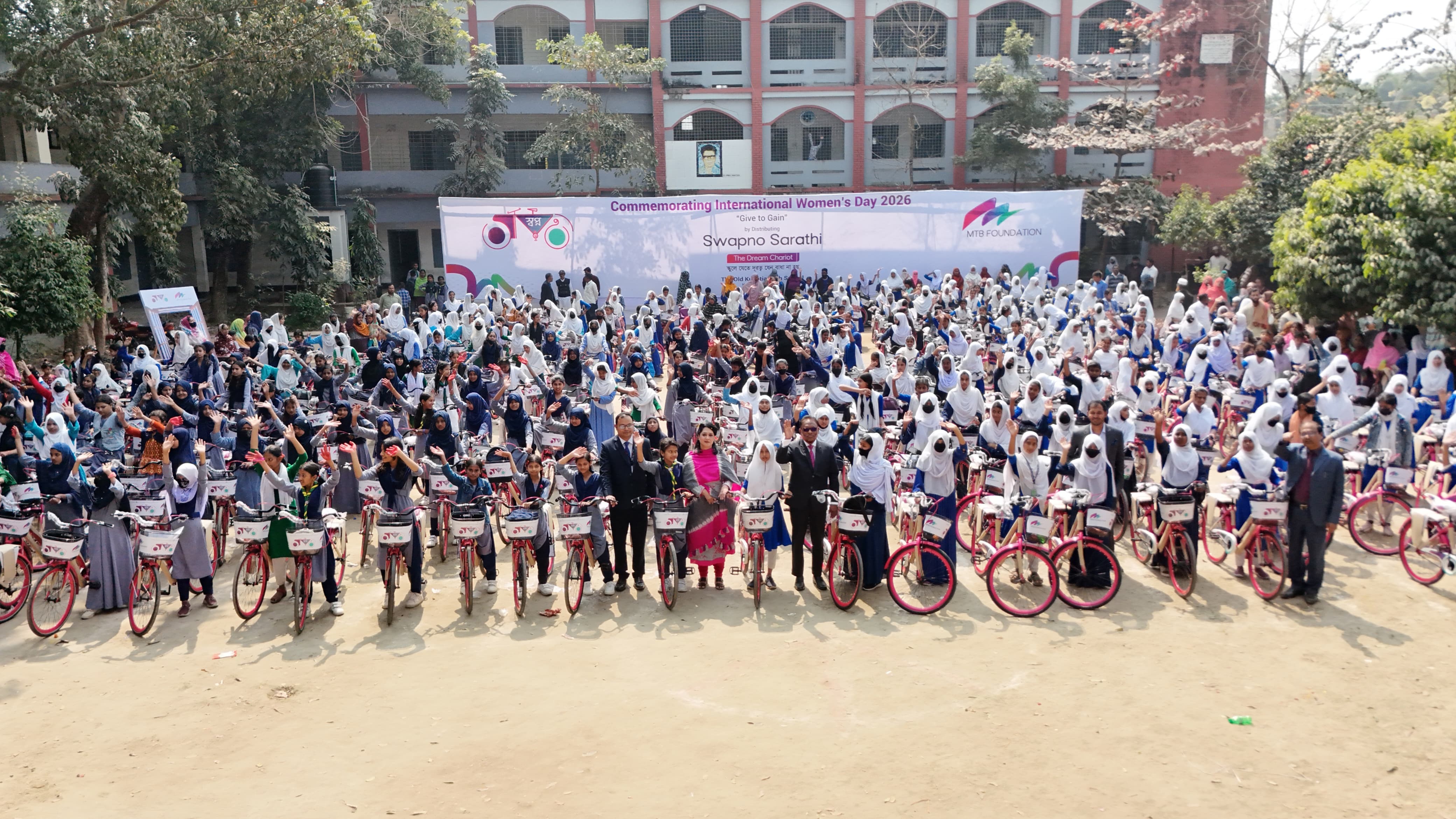 আন্তর্জাতিক নারী দিবস ২০২৬ উপলক্ষে কুষ্টিয়ার সুবিধাবঞ্চিত মেধাবী ছাত্রীদের মাঝে ‘স্বপ্ন সারথি’ সাইকেল বিতরণ করেছে এমটিবি ফাউন্ডেশন